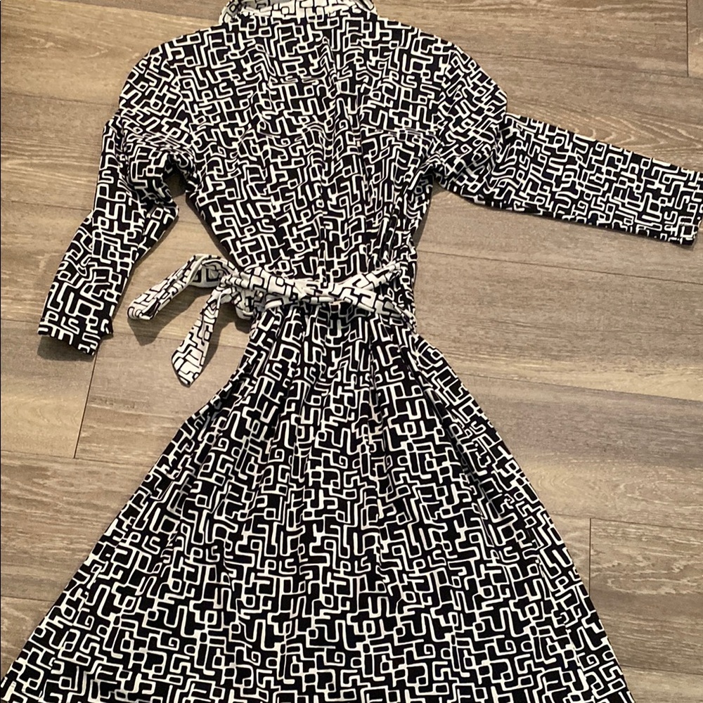 J.McLaughlin Black and Ivory Catalina Faux Wrap Geometric Dress Sz Small - Picture 5 of 5